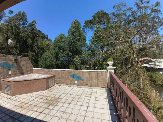 Cobertura / Penthouse com 200m² 4 quartos e 5 banheiros, à venda, no bairro Bonsucesso em Petrópolis
