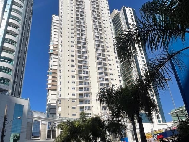 Cobertura / Penthouse com 347m² 3 quartos e 4 banheiros, à venda, no bairro Centro em Balneário Camboriú