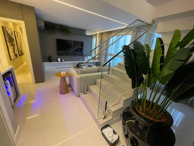 Cobertura / Penthouse com 347m² 3 quartos e 4 banheiros, à venda, no bairro Centro em Balneário Camboriú