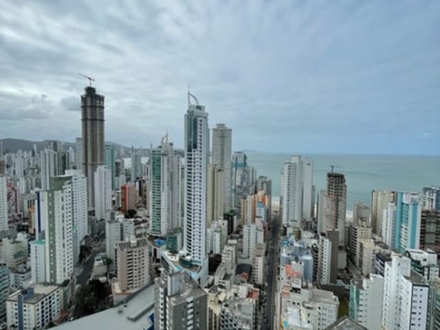 Cobertura / Penthouse com 347m² 3 quartos e 4 banheiros, à venda, no bairro Centro em Balneário Camboriú