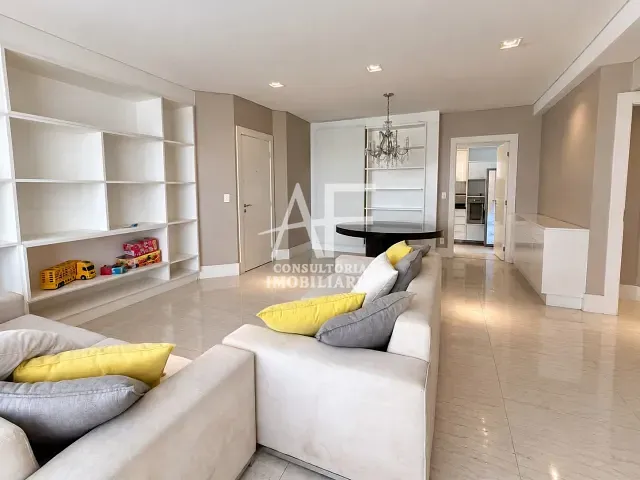 Cobertura / Penthouse 4 quartos e 3 banheiros, à venda ou para alugar, no bairro Centro em Taubaté