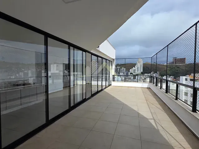 Cobertura / Penthouse 4 quartos e 3 banheiros, para alugar, no bairro Jardim Laranjeiras em Juiz de Fora