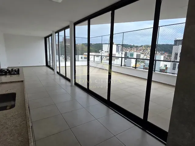 Cobertura / Penthouse 4 quartos e 3 banheiros, para alugar, no bairro Jardim Laranjeiras em Juiz de Fora