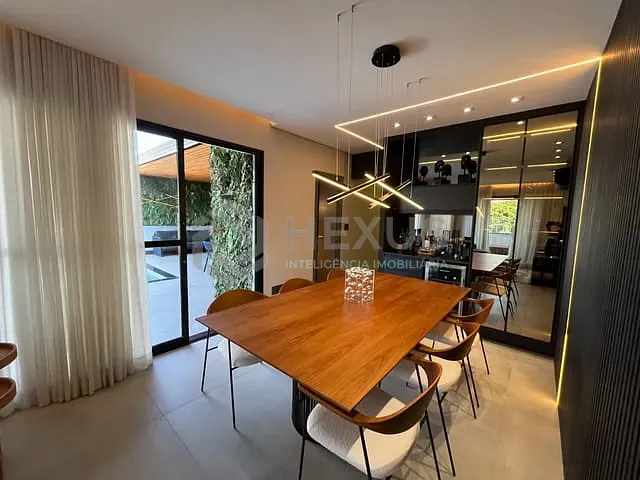 Cobertura / Penthouse 3 quartos e 5 banheiros, à venda, no bairro Pitangueiras em Guarujá