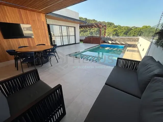 Cobertura / Penthouse 3 quartos e 5 banheiros, à venda, no bairro Pitangueiras em Guarujá