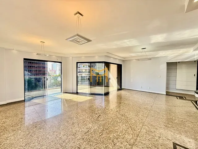 Cobertura / Penthouse 5 quartos e 8 banheiros, à venda, no bairro Nazaré em Belém