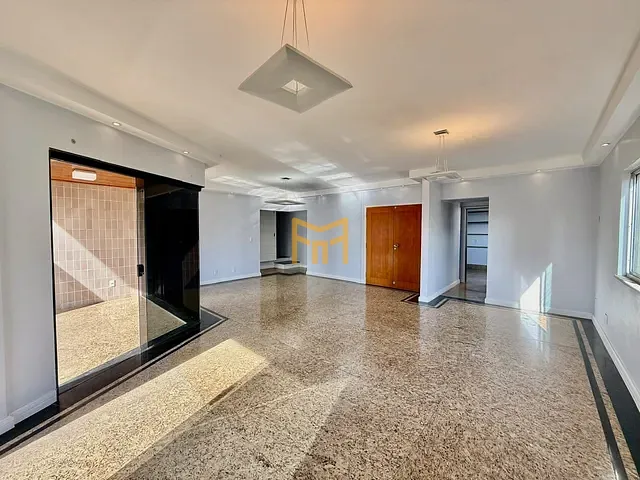 Cobertura / Penthouse 5 quartos e 8 banheiros, à venda, no bairro Nazaré em Belém