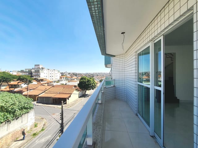 Cobertura / Penthouse com 250m² 3 quartos e 3 banheiros, à venda, no bairro Inconfidentes em Contagem