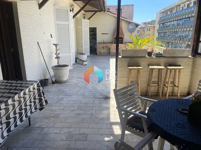 Cobertura / Penthouse com 300m² 4 quartos e 1 banheiro, à venda, no bairro Copacabana em Rio de Janeiro