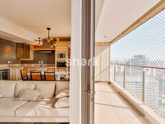 Cobertura / Penthouse com 168m² 2 quartos e 4 banheiros, à venda, no bairro Vila Nova Conceição em São Paulo