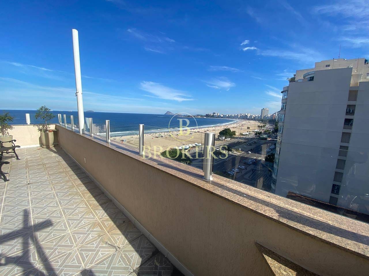 Cobertura / Penthouse à venda, Avenida Atlântica - Copacabana. Varanda, 3 quartos sendo 2 suítes.  Frente mar!!! 165 m²