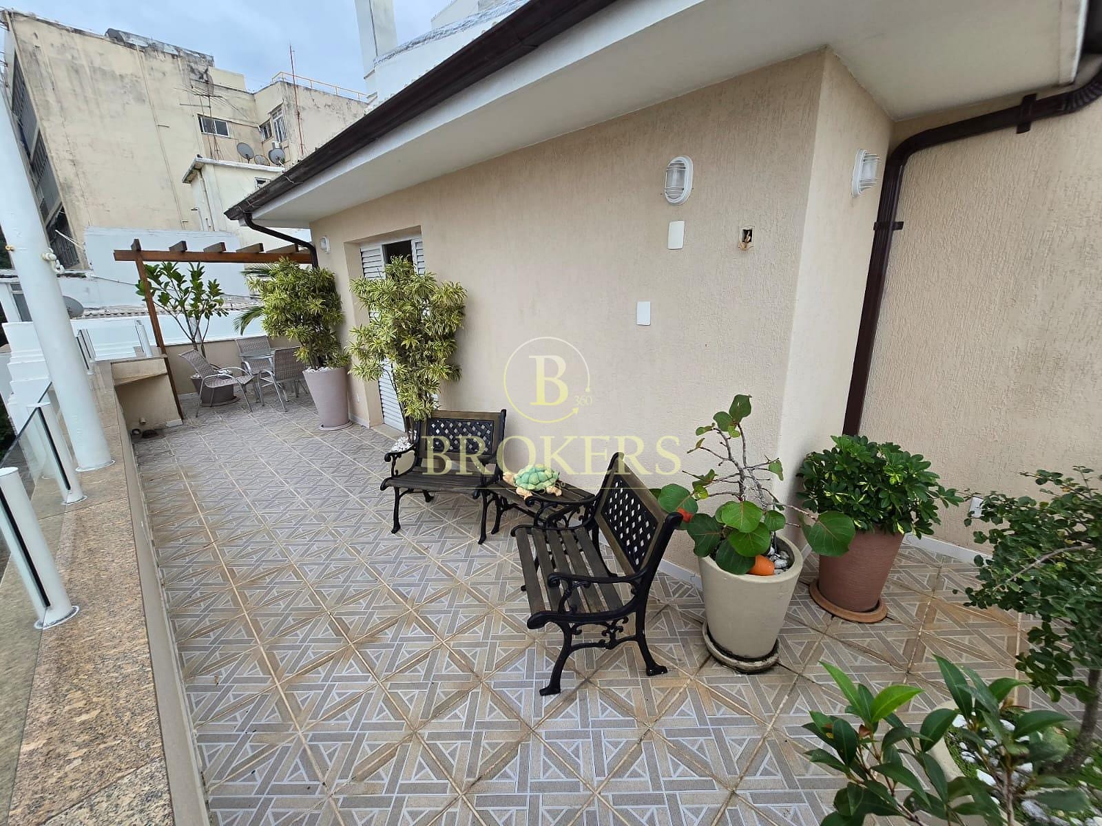 Cobertura / Penthouse à venda, Avenida Atlântica - Copacabana. Varanda, 3 quartos sendo 2 suítes.  Frente mar!!! 165 m²