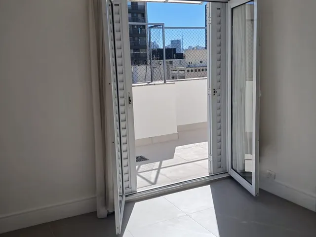Cobertura / Penthouse com 200m² 3 quartos e 2 banheiros, para alugar, no bairro Itaim Bibi em São Paulo