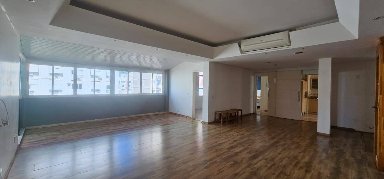 Cobertura / Penthouse à venda, Rua Visconde de Pirajá - Ipanema. 4 quartos, 3 suites ao lado do metro. 2 vagas na escritura. 316m².