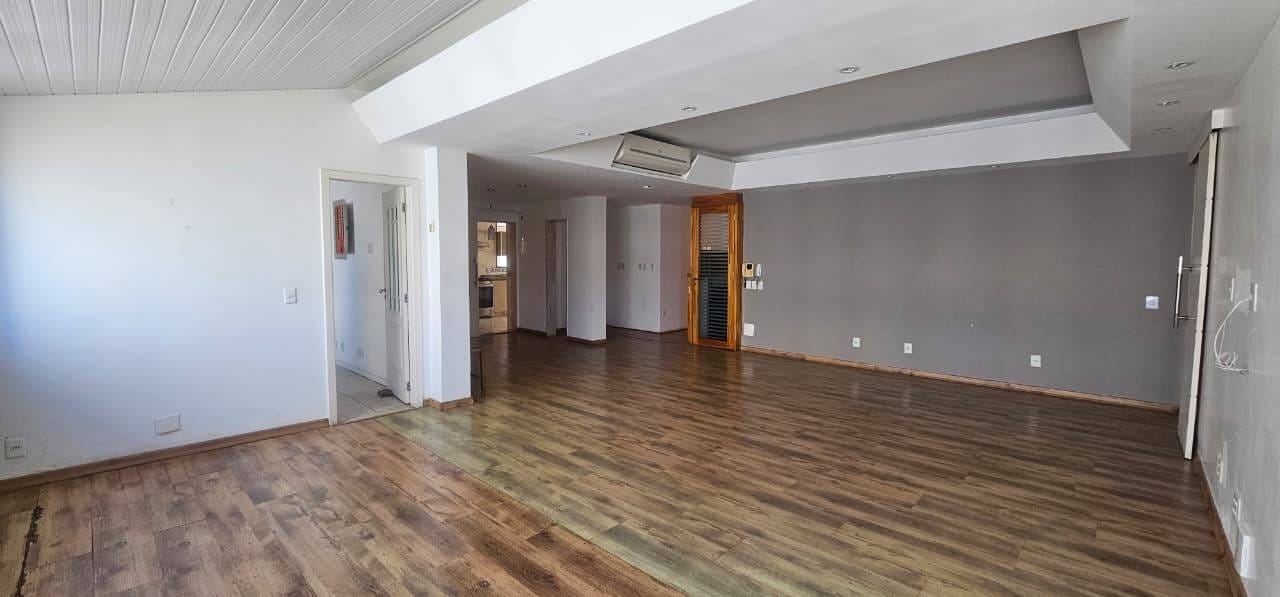 Cobertura / Penthouse à venda, Rua Visconde de Pirajá - Ipanema. 4 quartos, 3 suites ao lado do metro. 2 vagas na escritura. 316m².