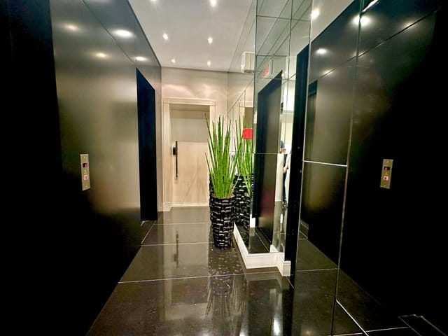 Cobertura / Penthouse com 400m² 4 quartos e 5 banheiros, à venda, no bairro Centro em Balneário Camboriú