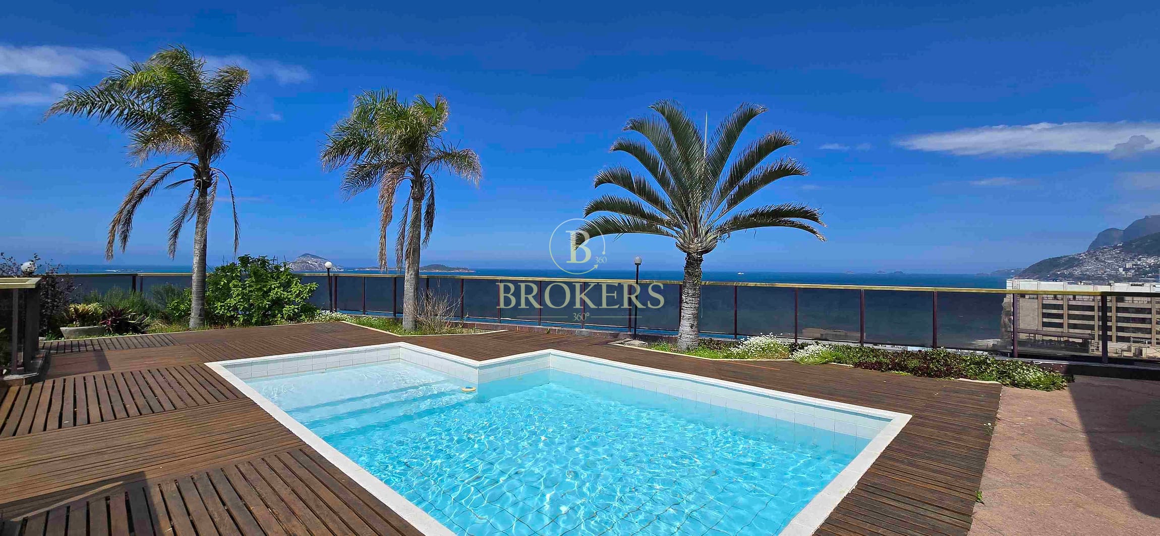 Cobertura única e exclusiva com 850 m². Vista panorâmica da praia de Ipanema e o Arpoador.