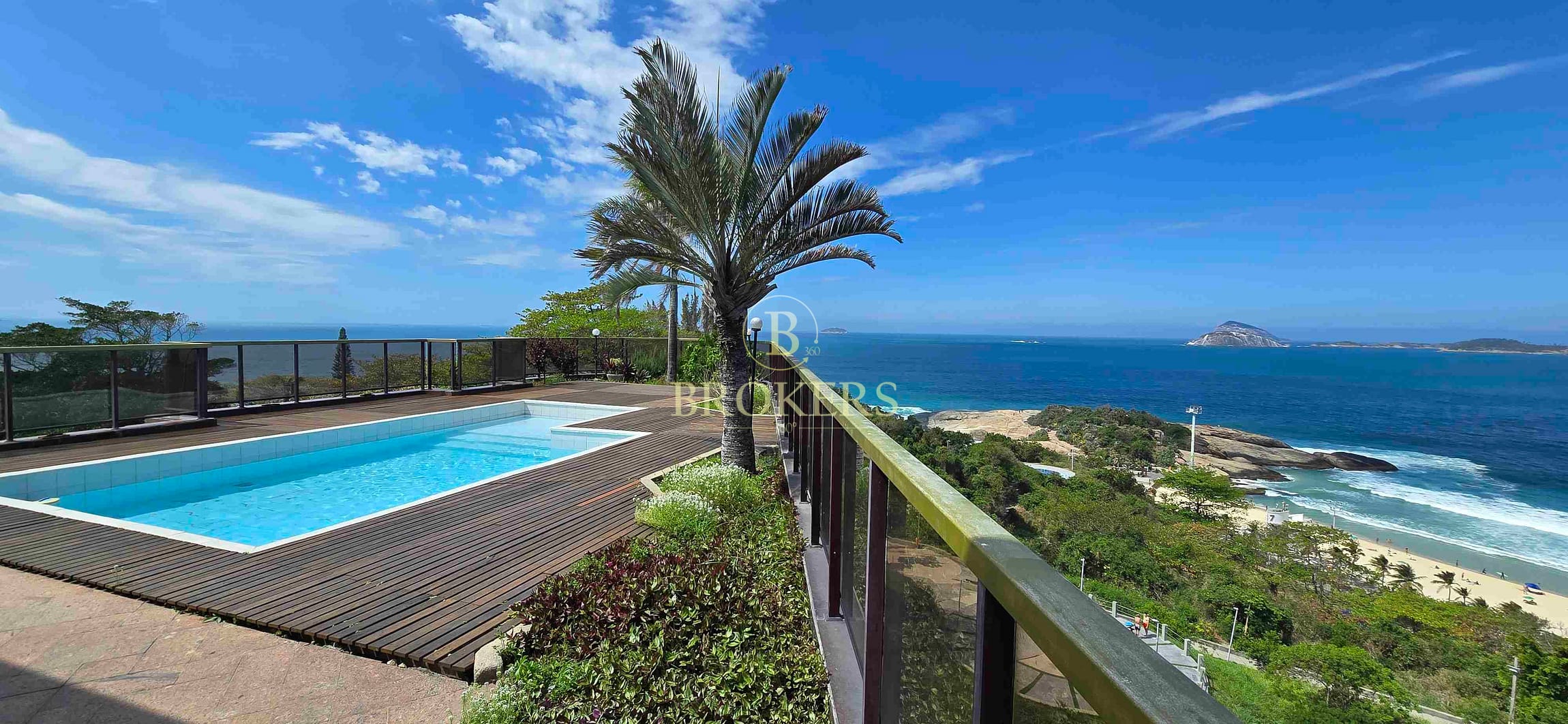 Cobertura única e exclusiva com 850 m². Vista panorâmica da praia de Ipanema e o Arpoador.