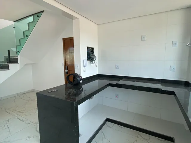 Cobertura / Penthouse 3 quartos e 2 banheiros, à venda, no bairro Coqueiros em Belo Horizonte