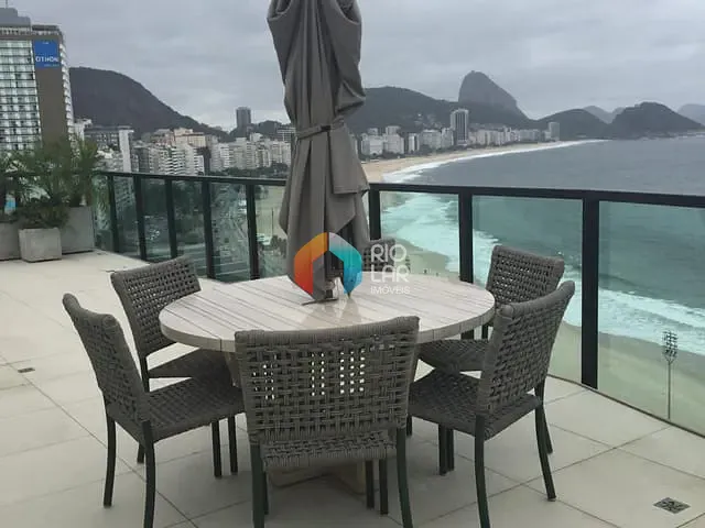 Cobertura / Penthouse com 300m² 4 quartos e 1 banheiro, à venda, no bairro Copacabana em Rio de Janeiro