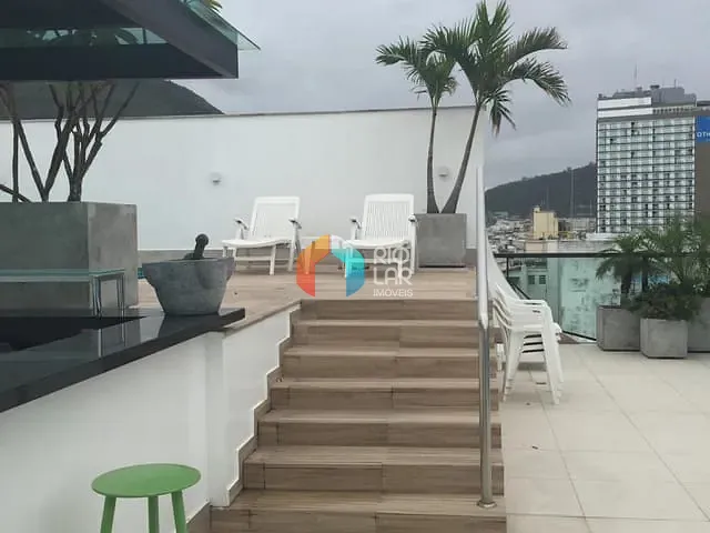 Cobertura / Penthouse com 300m² 4 quartos e 1 banheiro, à venda, no bairro Copacabana em Rio de Janeiro