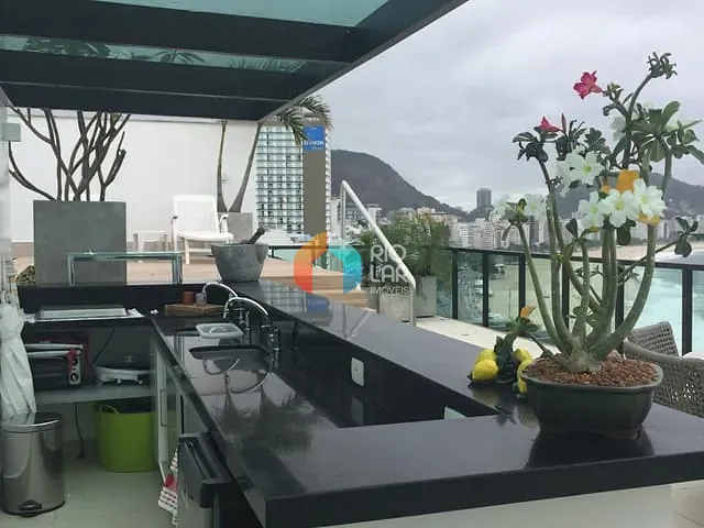 Cobertura / Penthouse com 300m² 4 quartos e 1 banheiro, à venda, no bairro Copacabana em Rio de Janeiro