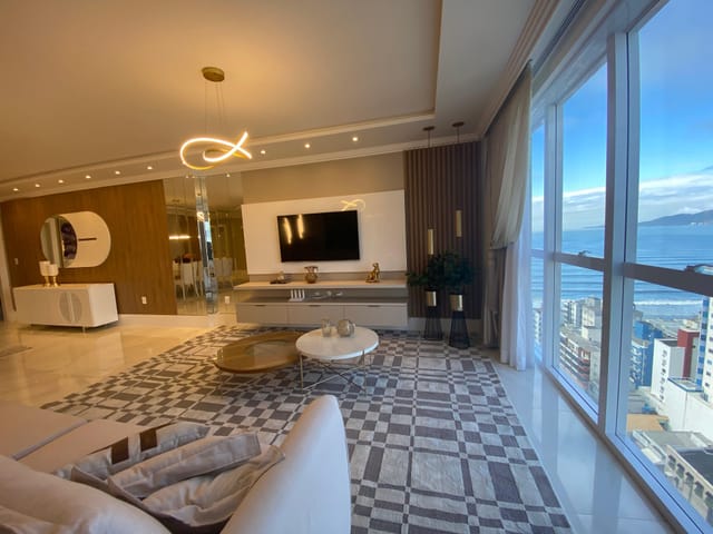 Cobertura / Penthouse com 348m² 4 quartos e 5 banheiros, à venda, no bairro Meia Praia em Itapema