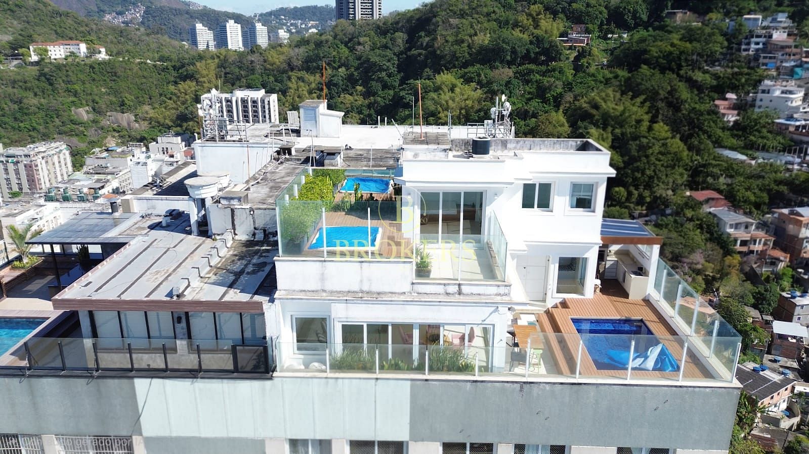 O Mirante Mais Alto do Rio: Cobertura Impecável com Vista 360º para Praia de Copacabana, Cristo e Pão de Açúcar.