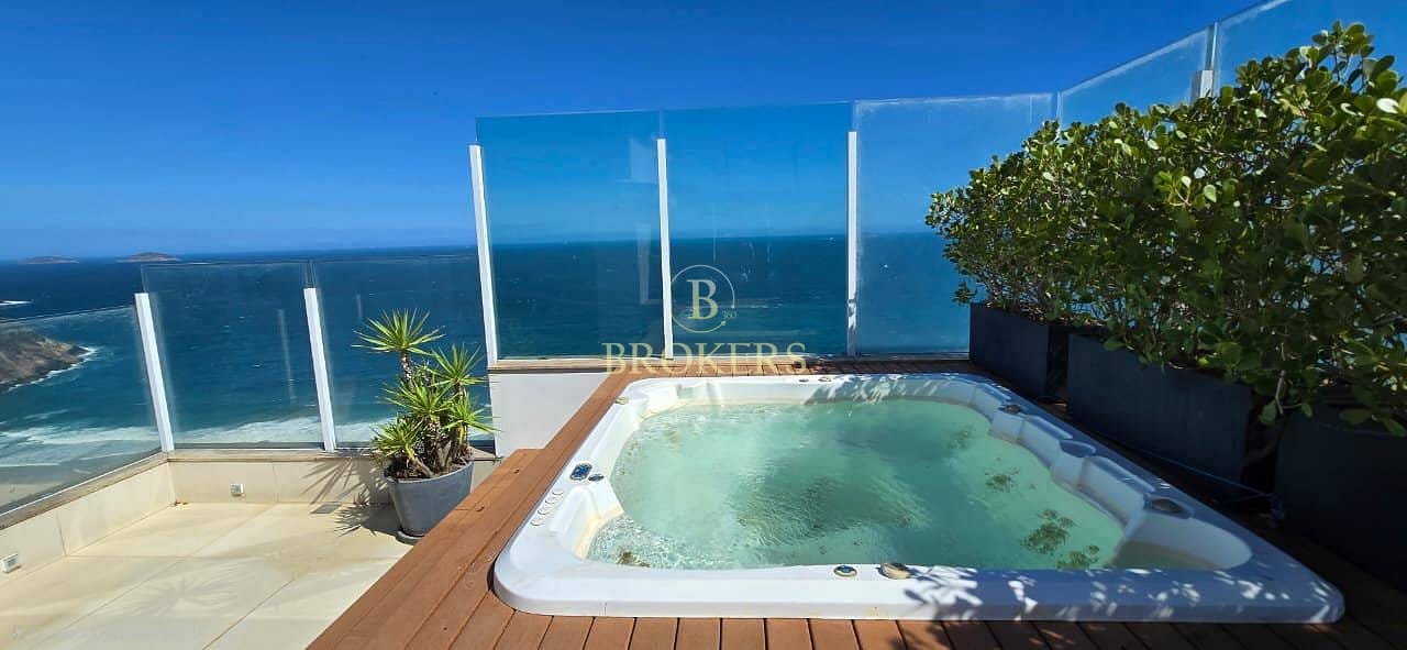 O Mirante Mais Alto do Rio: Cobertura Impecável com Vista 360º para Praia de Copacabana, Cristo e Pão de Açúcar.