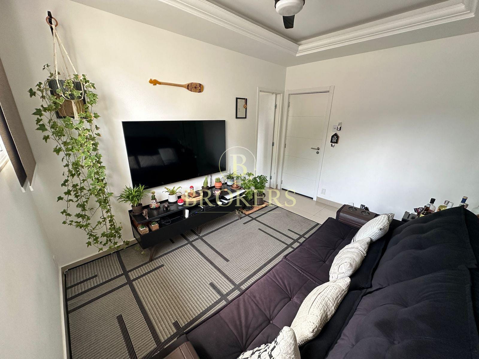 Cobertura modernizada a venda em Copacabana com vista para o Cristo! São 2 quartos e aconchegante área Gourmet.