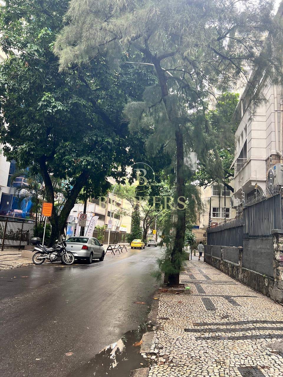 Cobertura duplex à venda - 4 quartos, joia bruta em rua tranquila com 2 vagas em Copacabana, Rio de Janeiro, RJ