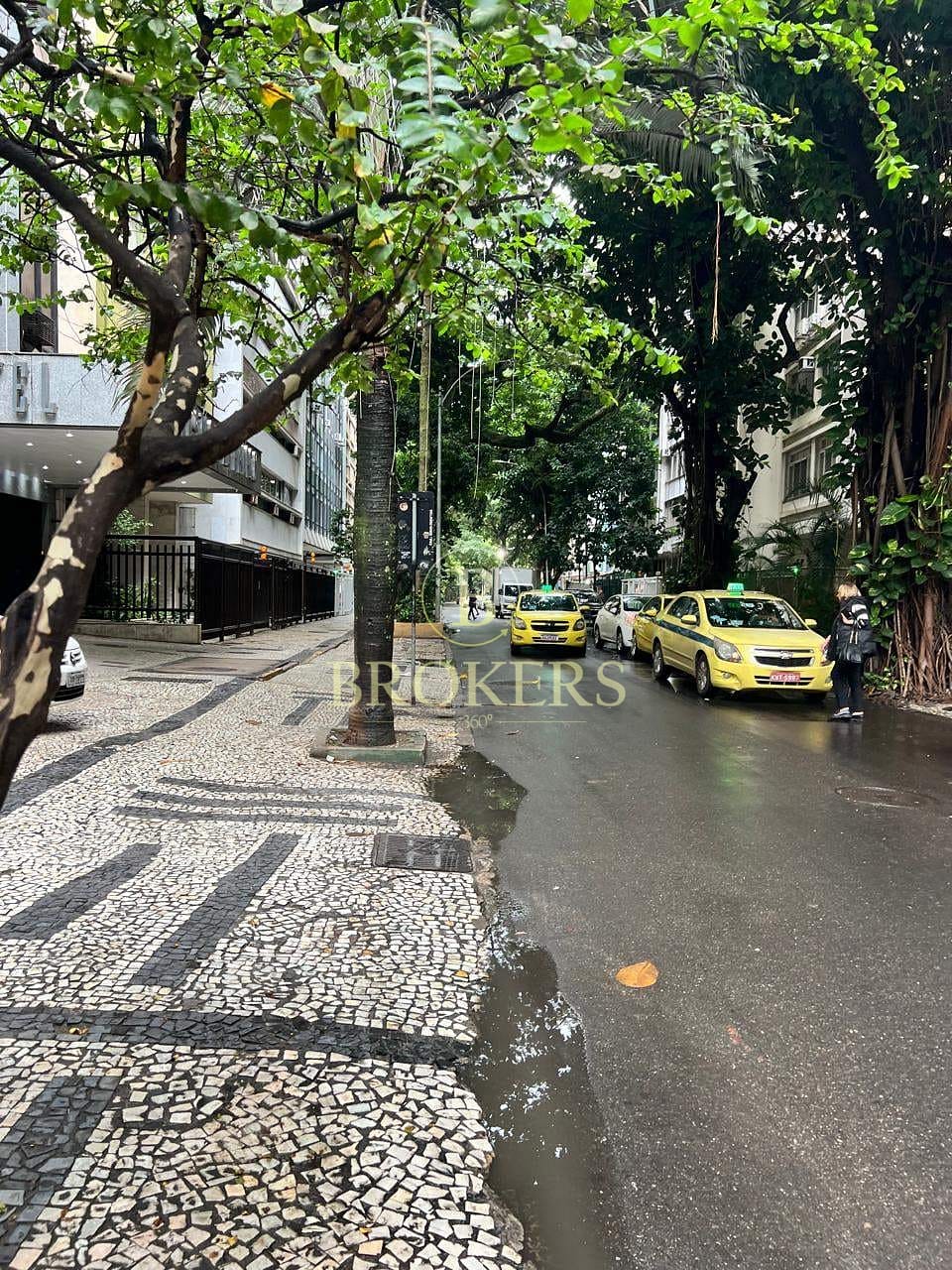 Cobertura duplex à venda - 4 quartos, joia bruta em rua tranquila com 2 vagas em Copacabana, Rio de Janeiro, RJ