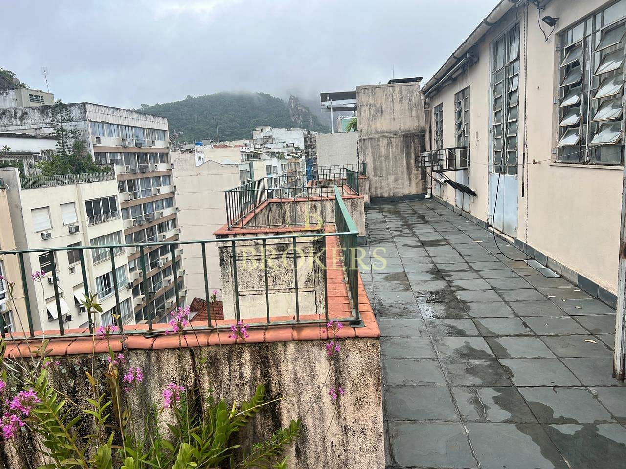 Cobertura duplex à venda - 4 quartos, joia bruta em rua tranquila com 2 vagas em Copacabana, Rio de Janeiro, RJ