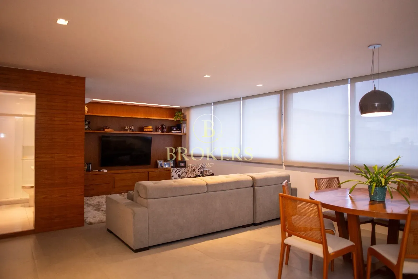 Cobertura duplex exclusivo de 426m² á venda entre ipanema e copacabana com vista parcial mar e planta circular
