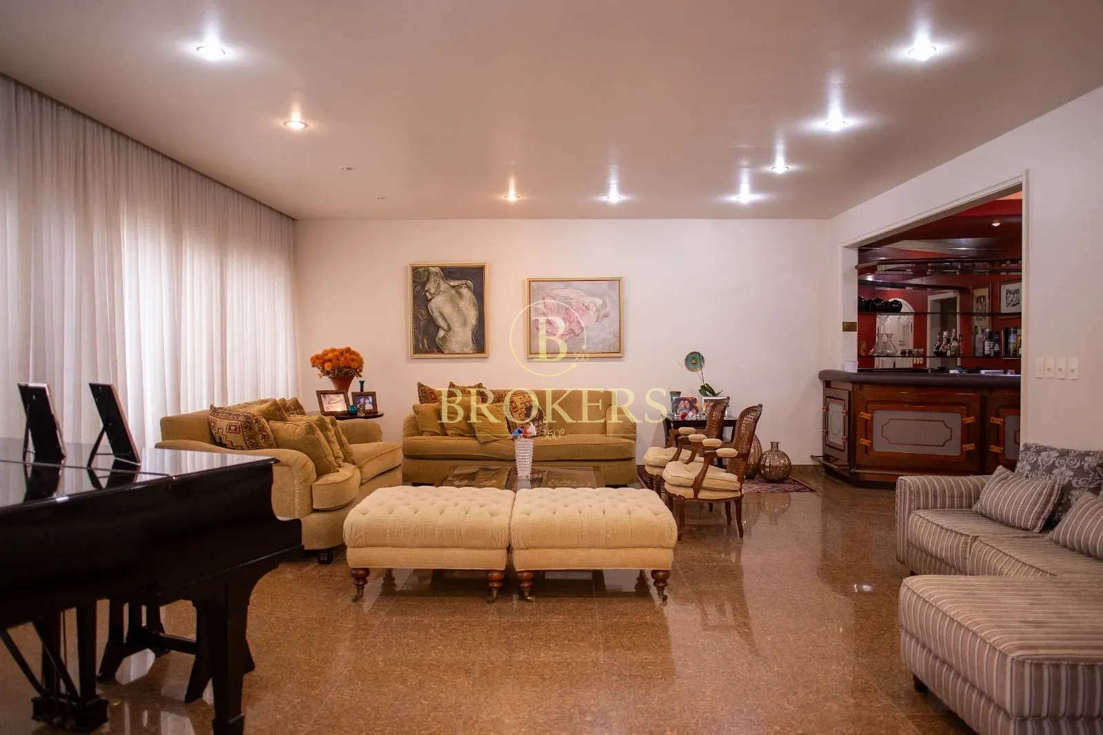 Cobertura duplex exclusivo de 426m² á venda entre ipanema e copacabana com vista parcial mar e planta circular