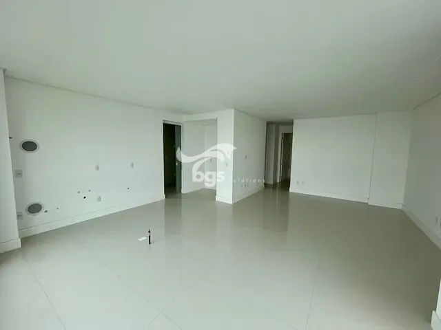 Cobertura / Penthouse com 650m² 7 quartos e 9 banheiros, à venda, no bairro Centro em Balneário Camboriú