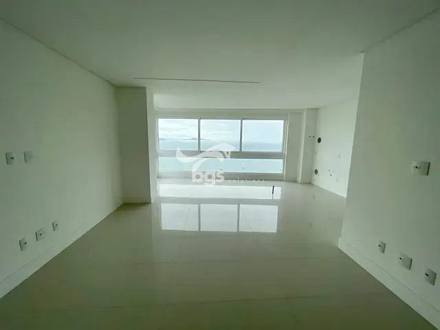 Cobertura / Penthouse com 650m² 7 quartos e 9 banheiros, à venda, no bairro Centro em Balneário Camboriú