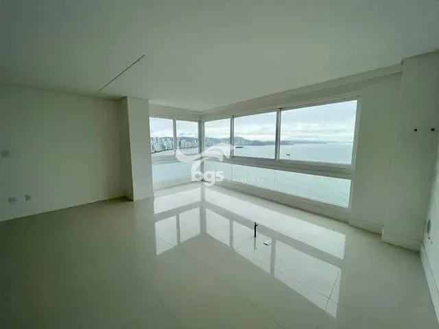Cobertura / Penthouse com 650m² 7 quartos e 9 banheiros, à venda, no bairro Centro em Balneário Camboriú