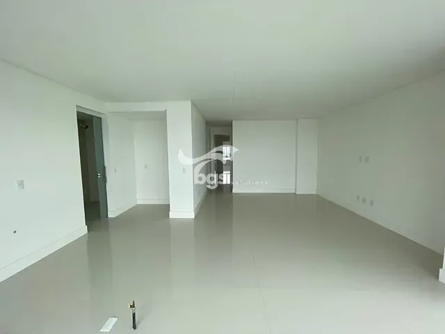 Cobertura / Penthouse com 650m² 7 quartos e 9 banheiros, à venda, no bairro Centro em Balneário Camboriú