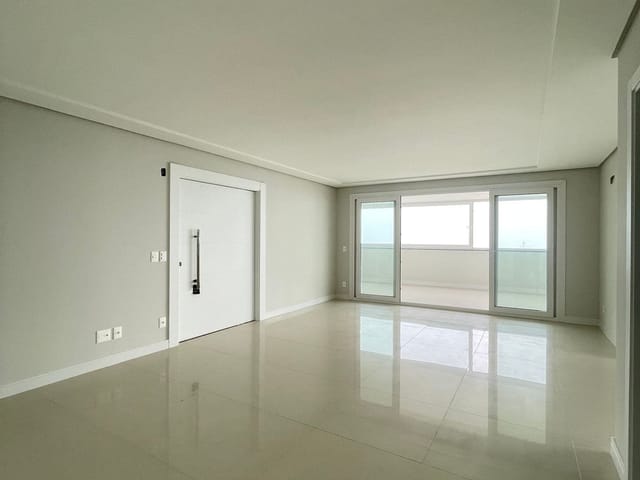 Cobertura / Penthouse 3 quartos e 3 banheiros, à venda, no bairro Universitário em Caxias do Sul