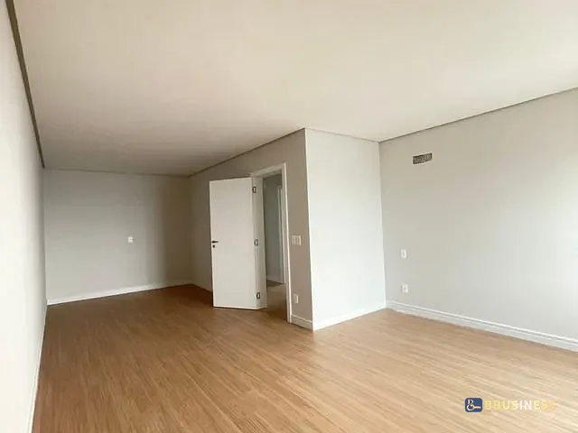Cobertura / Penthouse 3 quartos e 3 banheiros, à venda, no bairro Universitário em Caxias do Sul