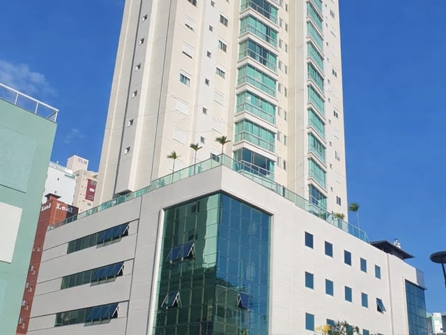 Cobertura / Penthouse com 305m² 4 quartos e 5 banheiros, à venda, no bairro Centro em Balneário Camboriú