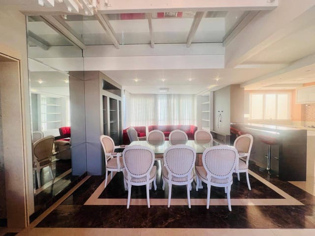 Cobertura / Penthouse com 305m² 4 quartos e 5 banheiros, à venda, no bairro Centro em Balneário Camboriú