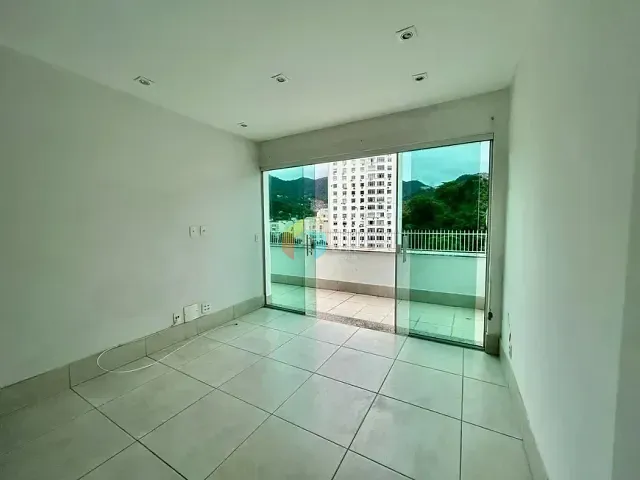 Cobertura / Penthouse com 120m² 3 quartos e 3 banheiros, à venda, no bairro Laranjeiras em Rio de Janeiro
