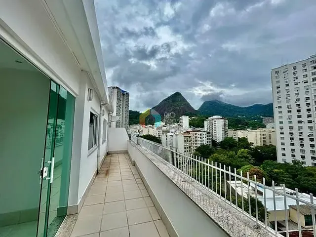 Cobertura / Penthouse com 120m² 3 quartos e 3 banheiros, à venda, no bairro Laranjeiras em Rio de Janeiro