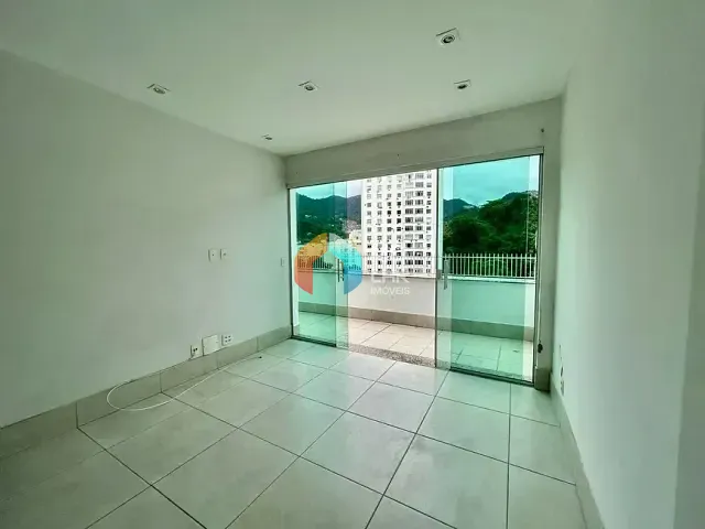 Cobertura / Penthouse com 120m² 3 quartos e 3 banheiros, à venda, no bairro Laranjeiras em Rio de Janeiro
