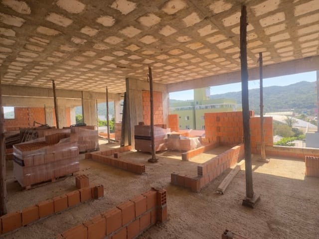 Cobertura / Penthouse com 102m² 3 quartos e 3 banheiros, à venda, no bairro Bombas em Bombinhas