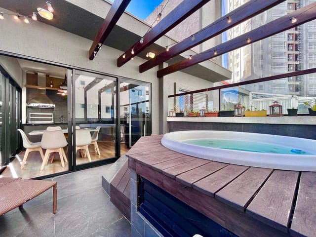 Cobertura / Penthouse com 203m² 2 quartos e 2 banheiros, à venda, no bairro Centro em Balneário Camboriú