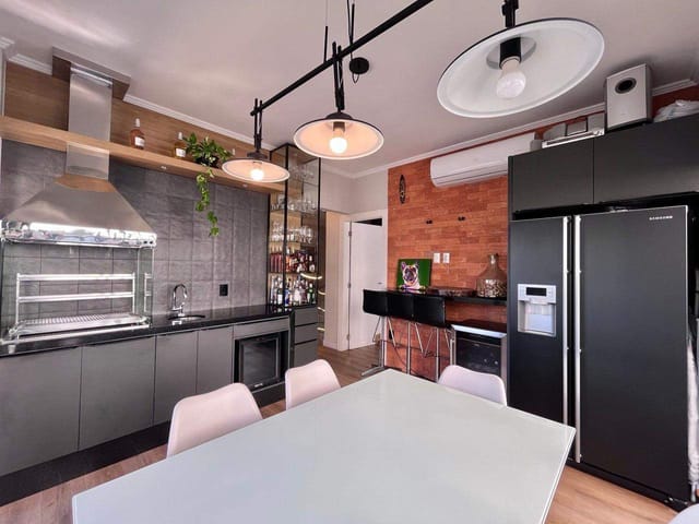 Cobertura / Penthouse com 203m² 2 quartos e 2 banheiros, à venda, no bairro Centro em Balneário Camboriú