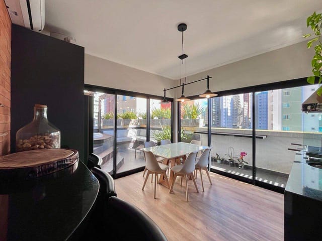 Cobertura / Penthouse com 203m² 2 quartos e 2 banheiros, à venda, no bairro Centro em Balneário Camboriú